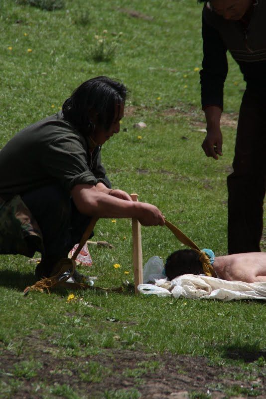 Burials in Tibet. NOT FOR SENSITIVE SOULS! - 08