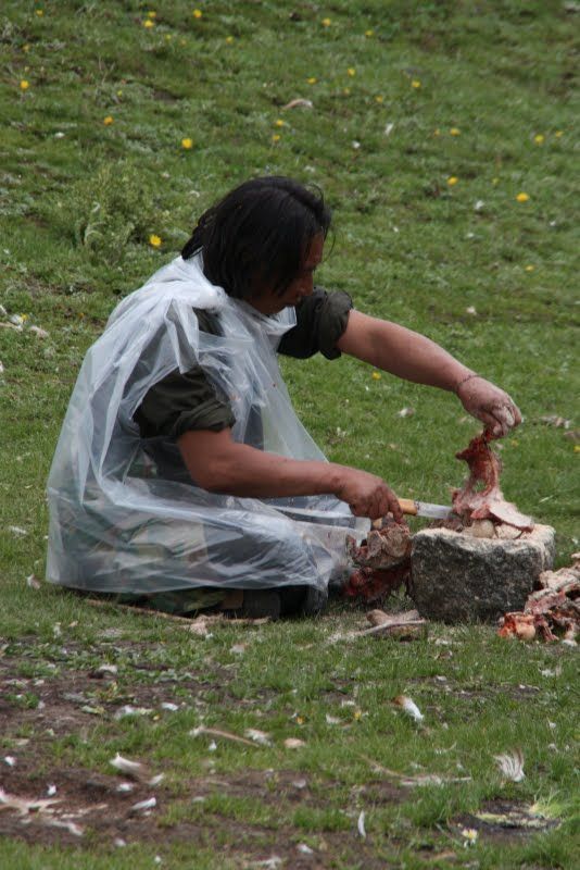 Burials in Tibet. NOT FOR SENSITIVE SOULS! - 44