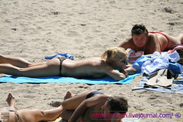 Ukrainian girls on the beaches of Odessa - 02