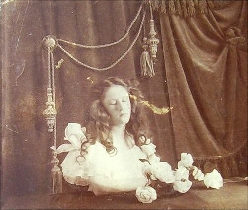 Strange fashion of bygone days – to photograph dead people for the memory. Incredible! - 06