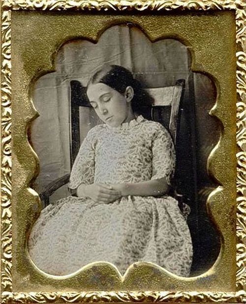 Strange fashion of bygone days – to photograph dead people for the memory. Incredible! - 15