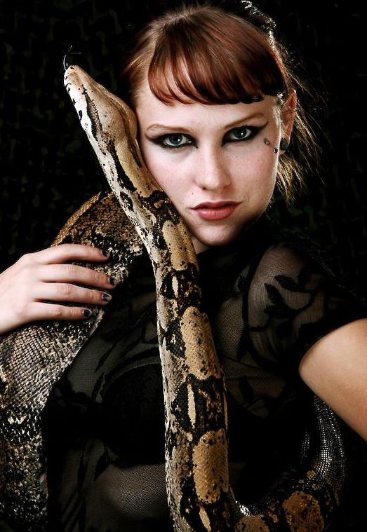 Adrenaline. Sexy babe against dangerous snakes - 07