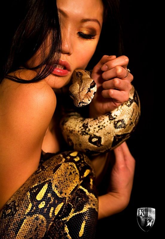 Adrenaline. Sexy babe against dangerous snakes - 30