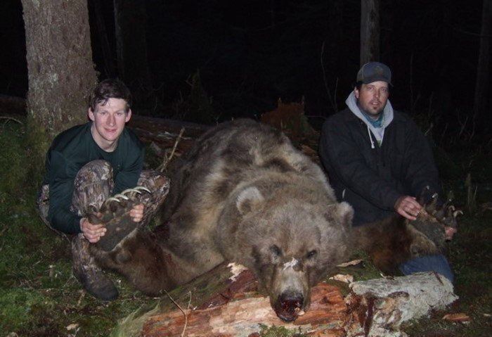 Bear hunters. Poor bear - 04