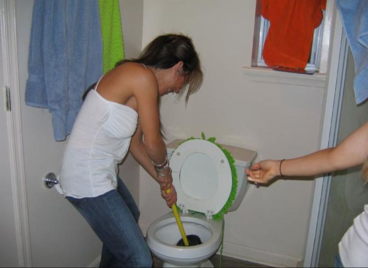 Hot chicks against the toilets - 10