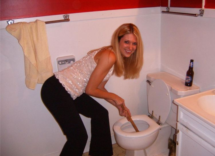Hot chicks against the toilets - 15