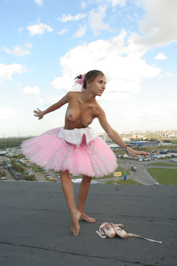Naked dancer showing some pas on the roof - 15