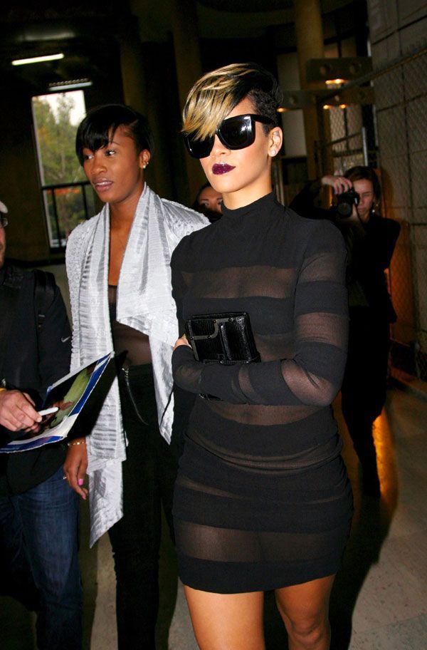 Another revealing outfit of Rihanna - 05