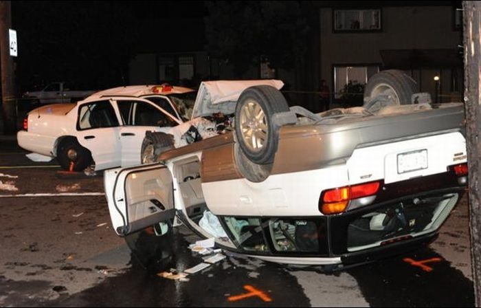 Subaru Outback crashed into the police car. Three cops got into hospital ... - 03