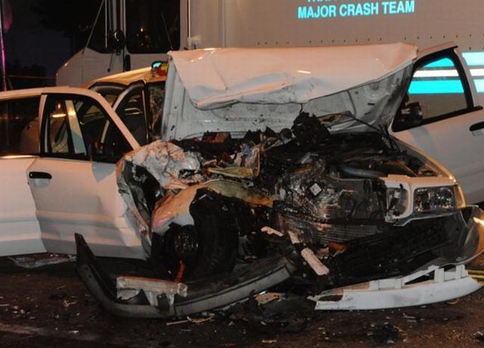 Subaru Outback crashed into the police car. Three cops got into hospital ... - 08