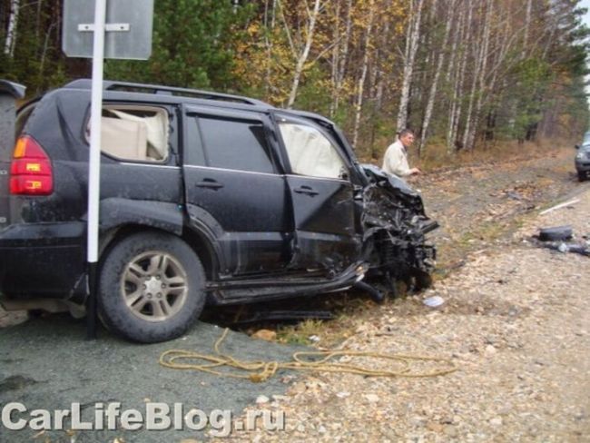 Collision of two Lexus in Russia - 00