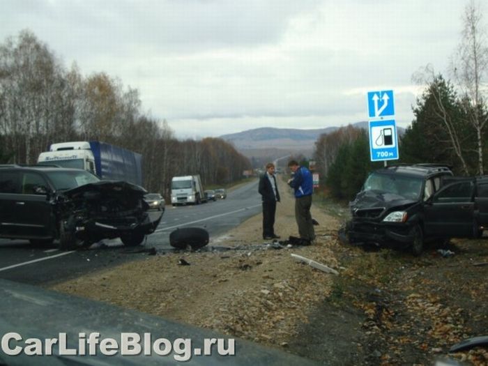 Collision of two Lexus in Russia - 01