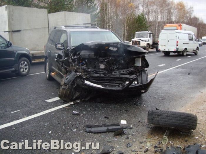 Collision of two Lexus in Russia - 04