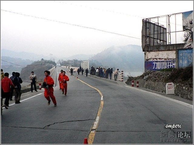 Accident on a bridge in China - 00