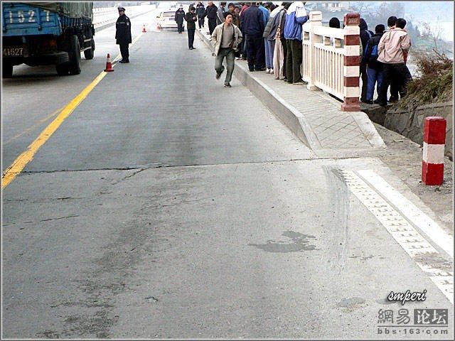 Accident on a bridge in China - 03