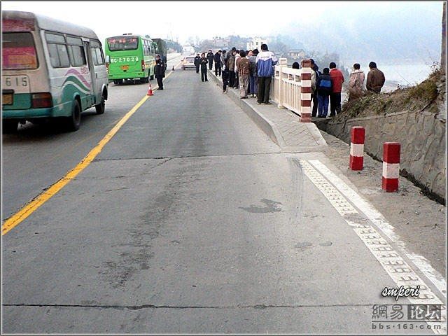 Accident on a bridge in China - 04