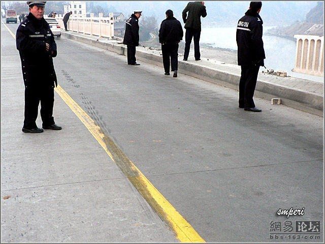 Accident on a bridge in China - 06