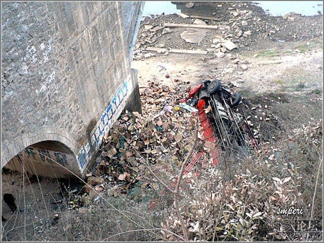 Accident on a bridge in China - 11