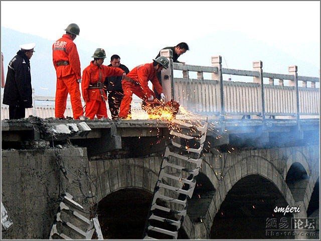 Accident on a bridge in China - 12