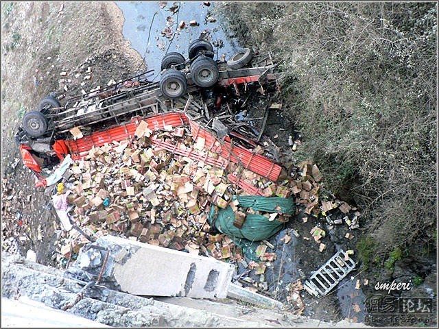 Accident on a bridge in China - 13