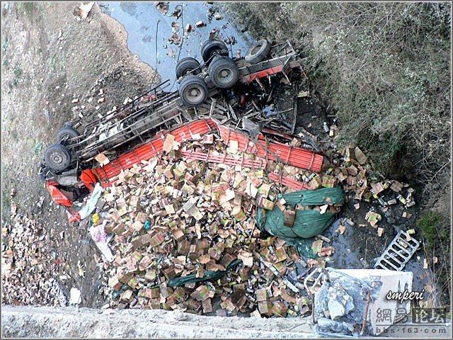 Accident on a bridge in China - 14