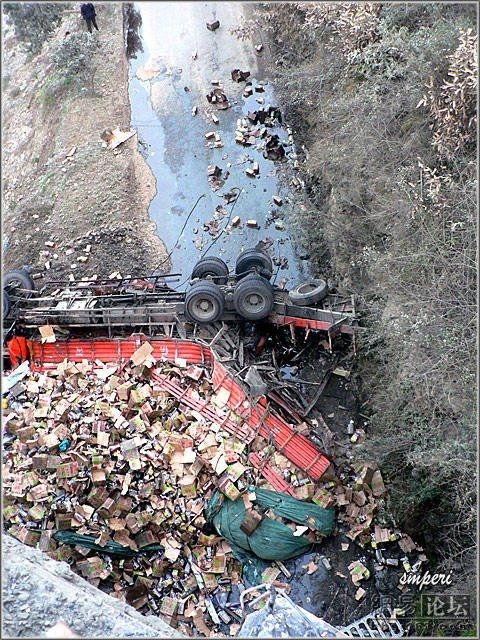 Accident on a bridge in China - 15