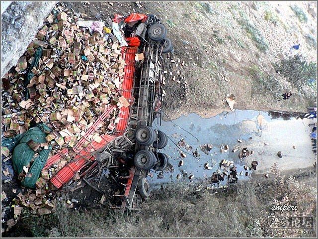 Accident on a bridge in China - 17