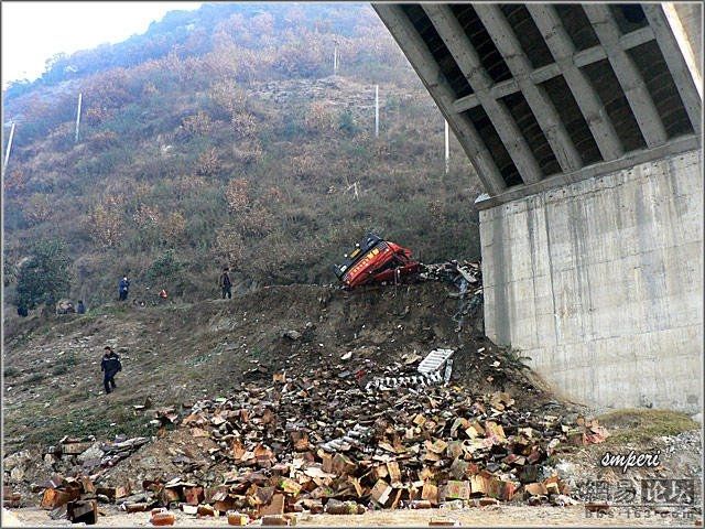 Accident on a bridge in China - 28