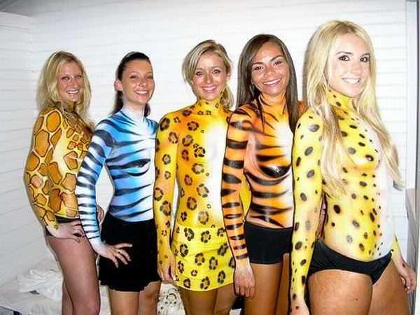 The coolest Halloween costumes. Body art rules! - 29