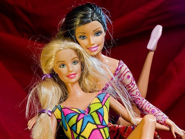Lesbians Barbie dolls - 20