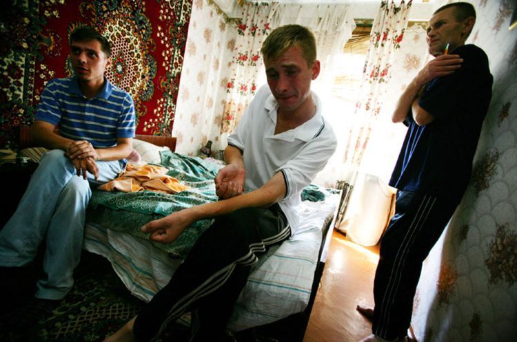 A series of photos by Brent Stirton - Ukraine ... Sex, Drugs, Poverty & HIV. Not for sensitive souls! - 15