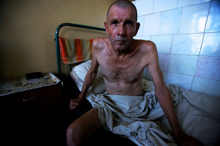 A series of photos by Brent Stirton - Ukraine ... Sex, Drugs, Poverty & HIV. Not for sensitive souls! - 37