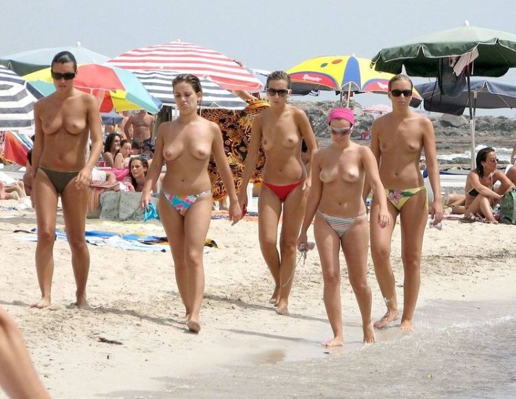 Compilation of topless girls on the beach, as a reminder of summer ;) - 11