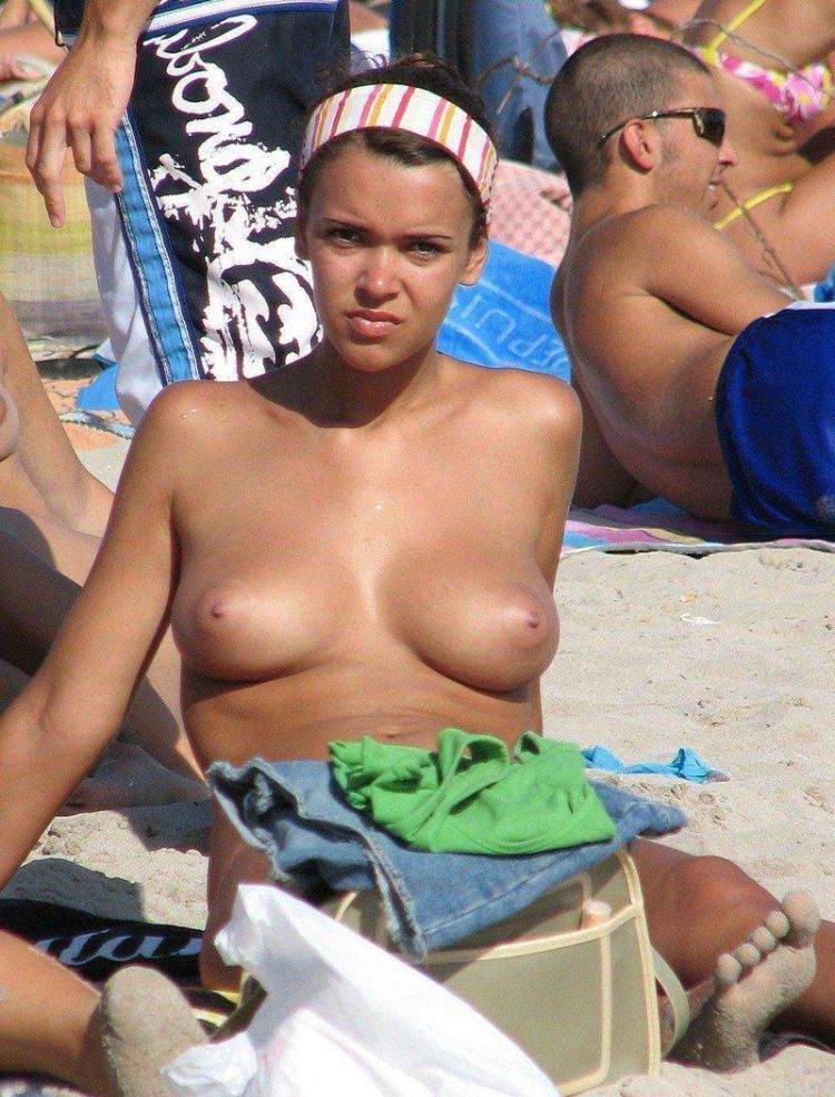 Compilation of topless girls on the beach, as a reminder of summer ;) - 25