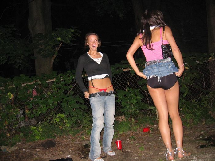 Drunken girls at parties - 03