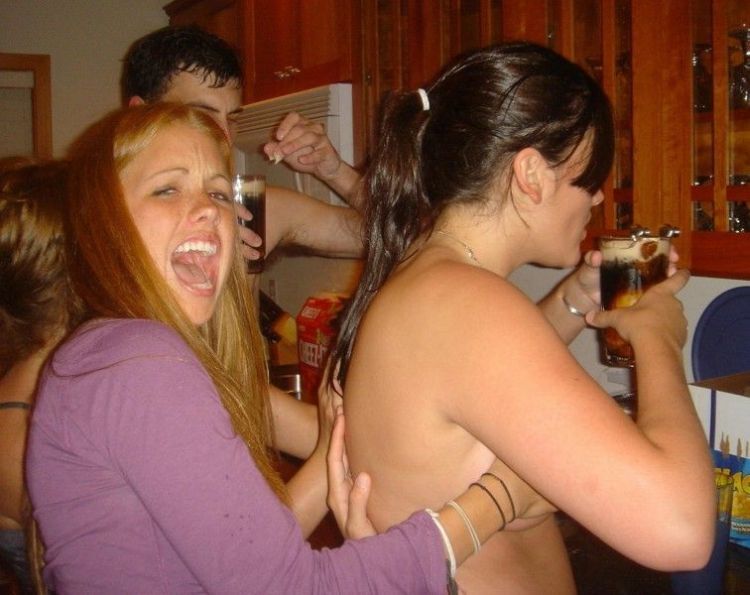 Drunken girls at parties - 04