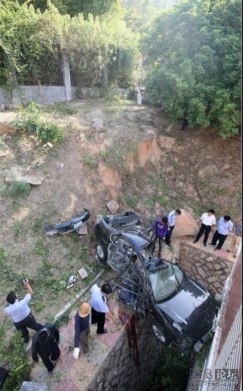Horrific accident. The driver miraculously survived - 05