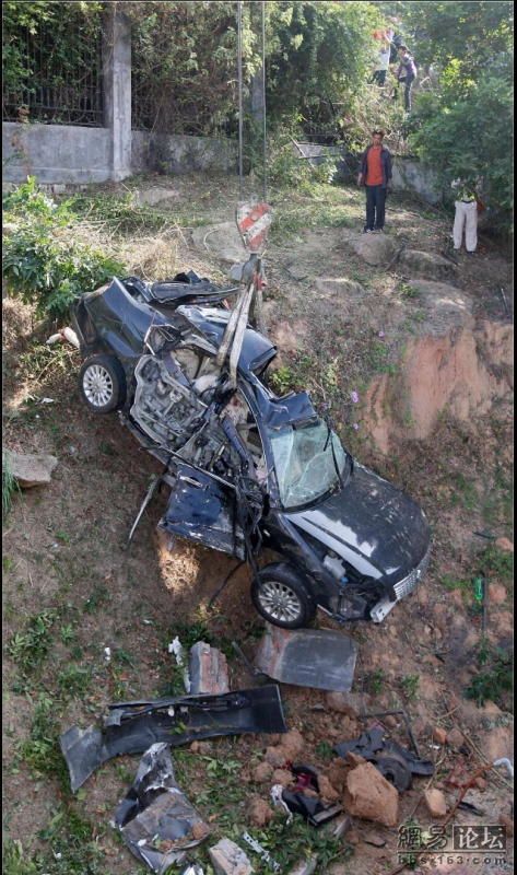 Horrific accident. The driver miraculously survived - 06