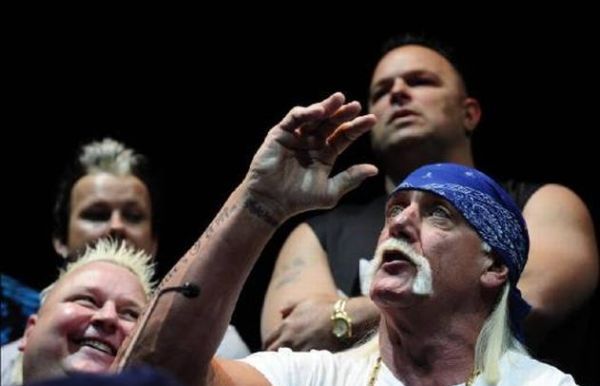 Hulk Hogan got his face smashed at a press conference - 02