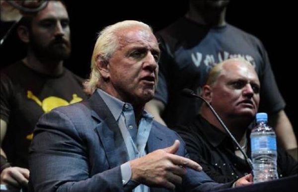 Hulk Hogan got his face smashed at a press conference - 03