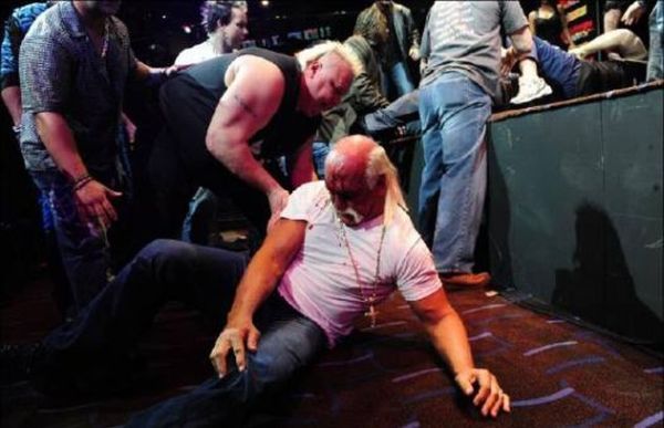 Hulk Hogan got his face smashed at a press conference - 13