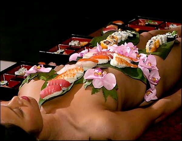 Naked sushi girls at Nyotaimori Party - 13