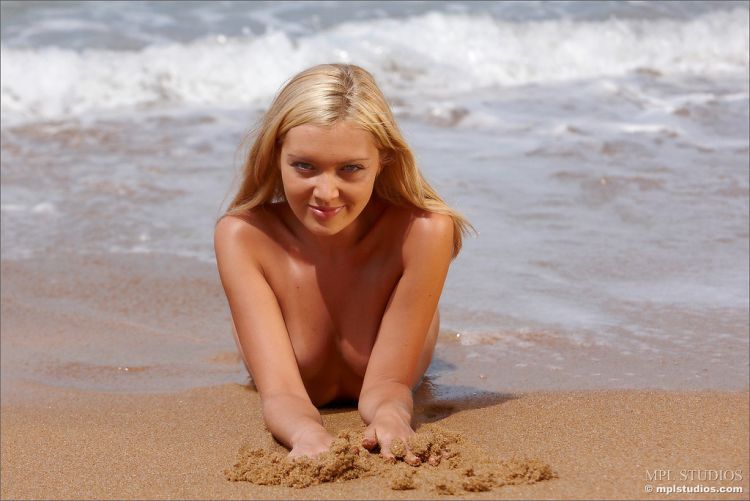 Incredible blonde Monika in the ocean - 03
