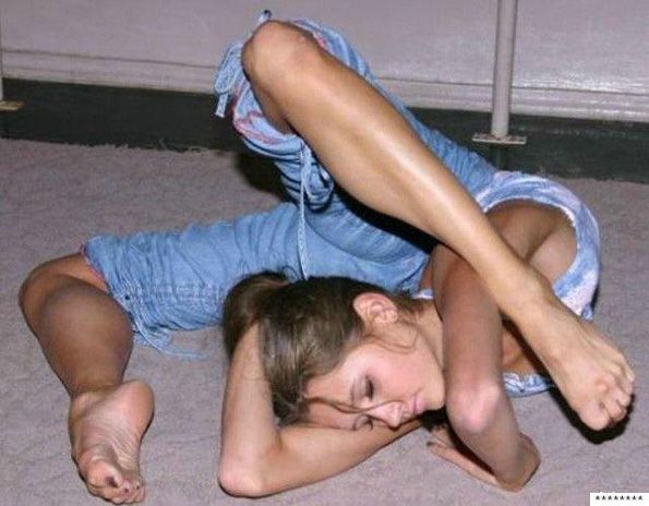 Super flexible gymnasts. How do they do this? ;) - 00