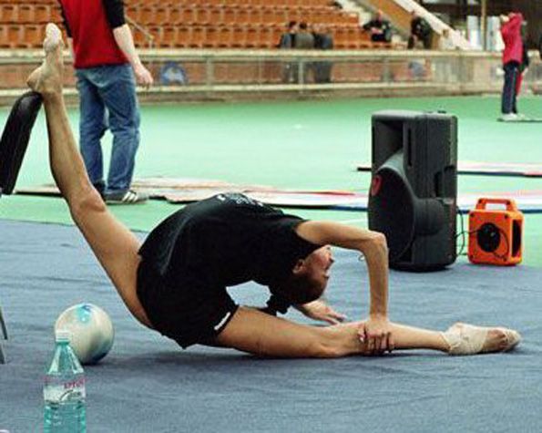 Super flexible gymnasts. How do they do this? ;) - 14