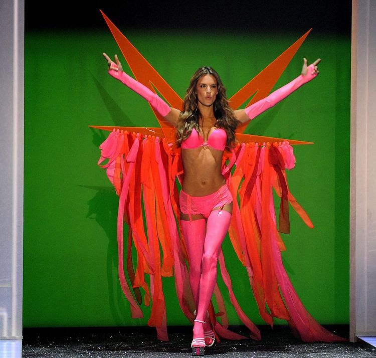 Victoria’s Secret Fashion Show 2009 - 16