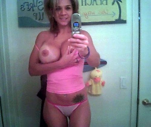 Girls + cell phones = indecent selfshots - 17
