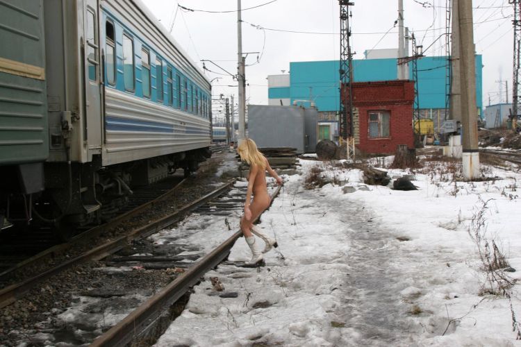Photo shoot of a blonde babe on a railway stretch covered in snow - 24