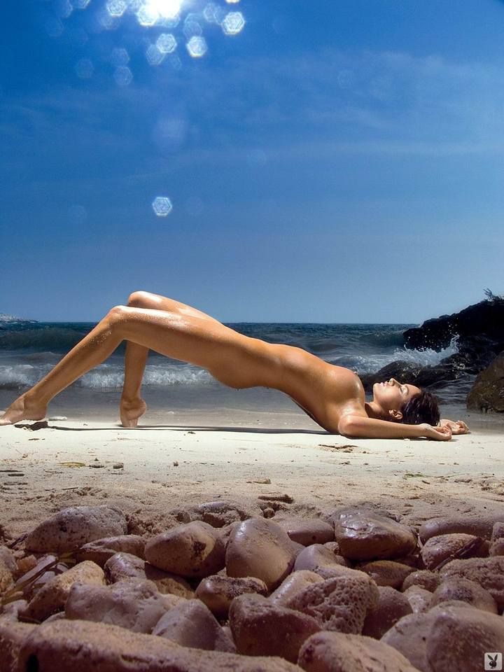 Magnificent Sylwia Romaniuk posing on the beach - 13