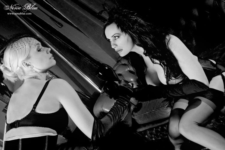 Wonderful erotic photo shoot in black and white - 01